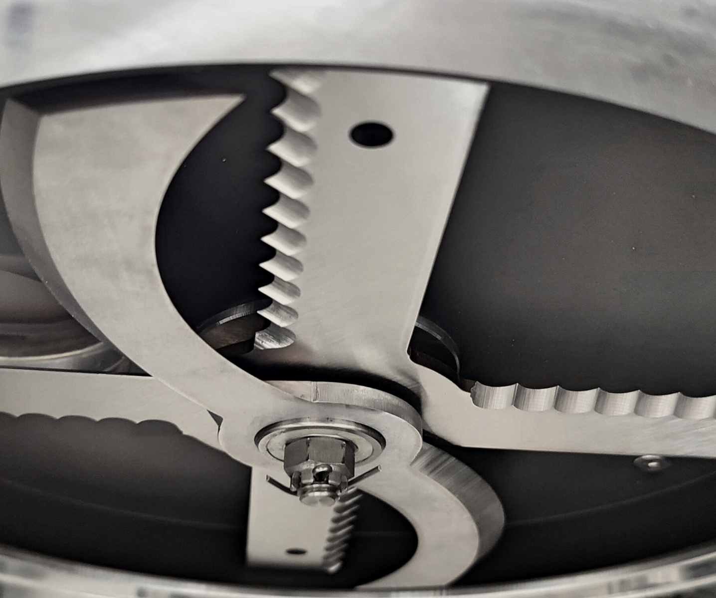 STM Revolution 2.0 Commercial Cannabis Grinder – Efficient Flower Processing Blades
