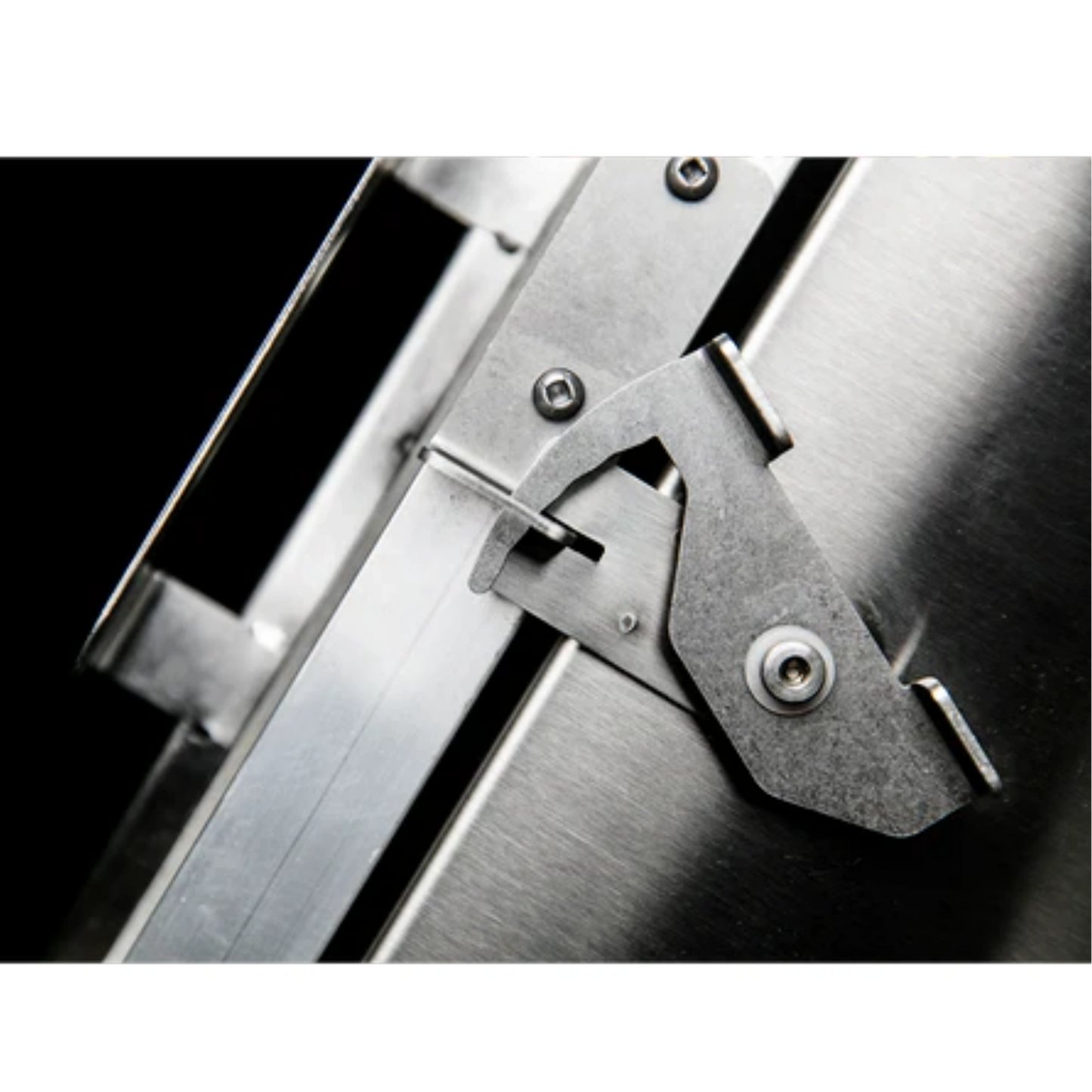 GreenBroz Alchemist 215 Trichome Extractor top tumbler latch