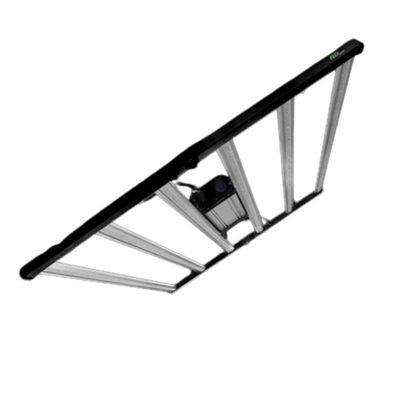 Iluminar FLD 630W Full Spectrum LED hang position