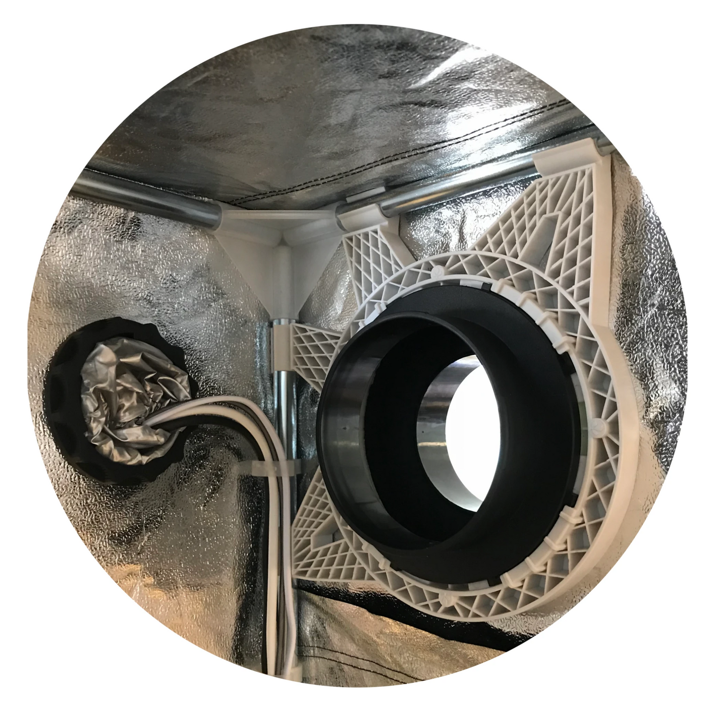 Secret Jardin Dark Street 120 v4.0 cable ducting