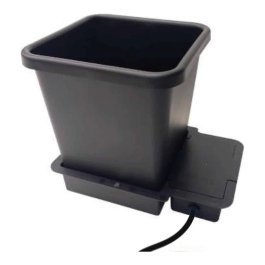 AutoPot 1Pot module - 3.9 gallon pot on its tray with AQUAvalve and feed pipe