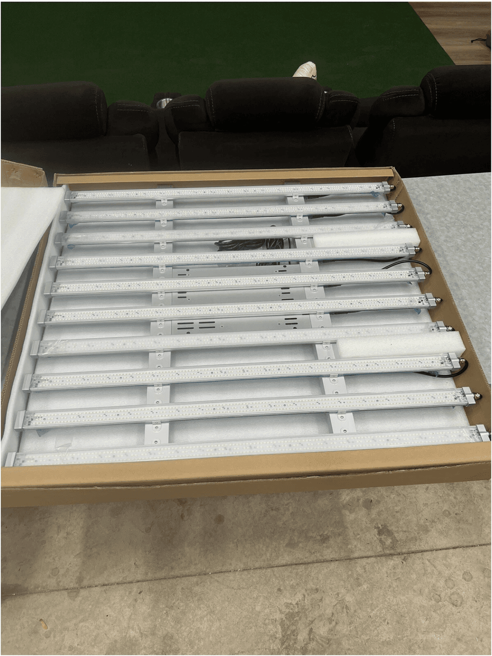 Agrify R1 – 630W Commercial Full-Spectrum LED Grow Lights