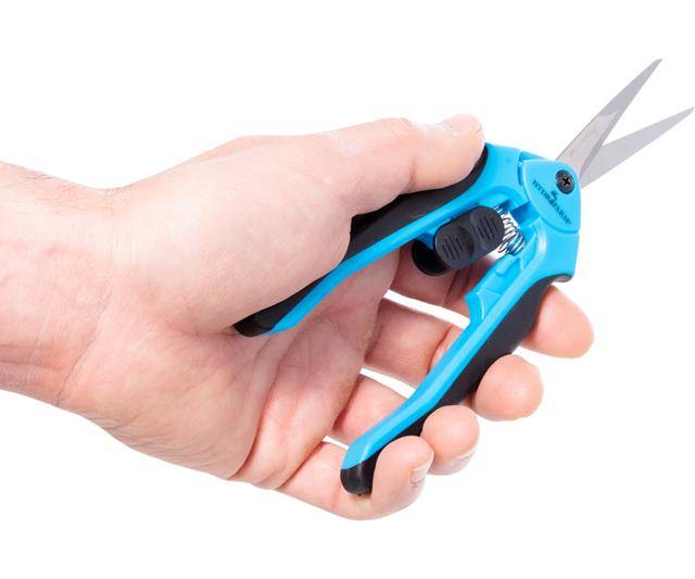 Premium Ergonomic Curved Blade Pruner - grip in hand