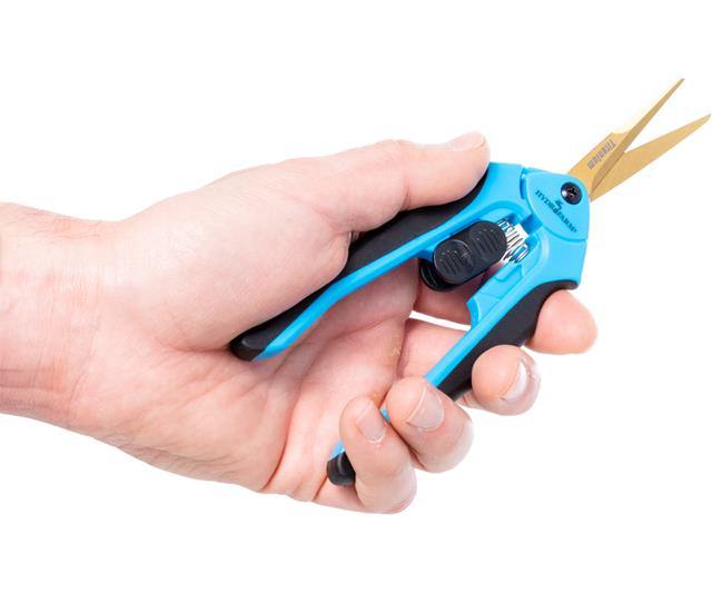 Premium Ergonomic Curved Titanium Blade Pruner - grip in hand