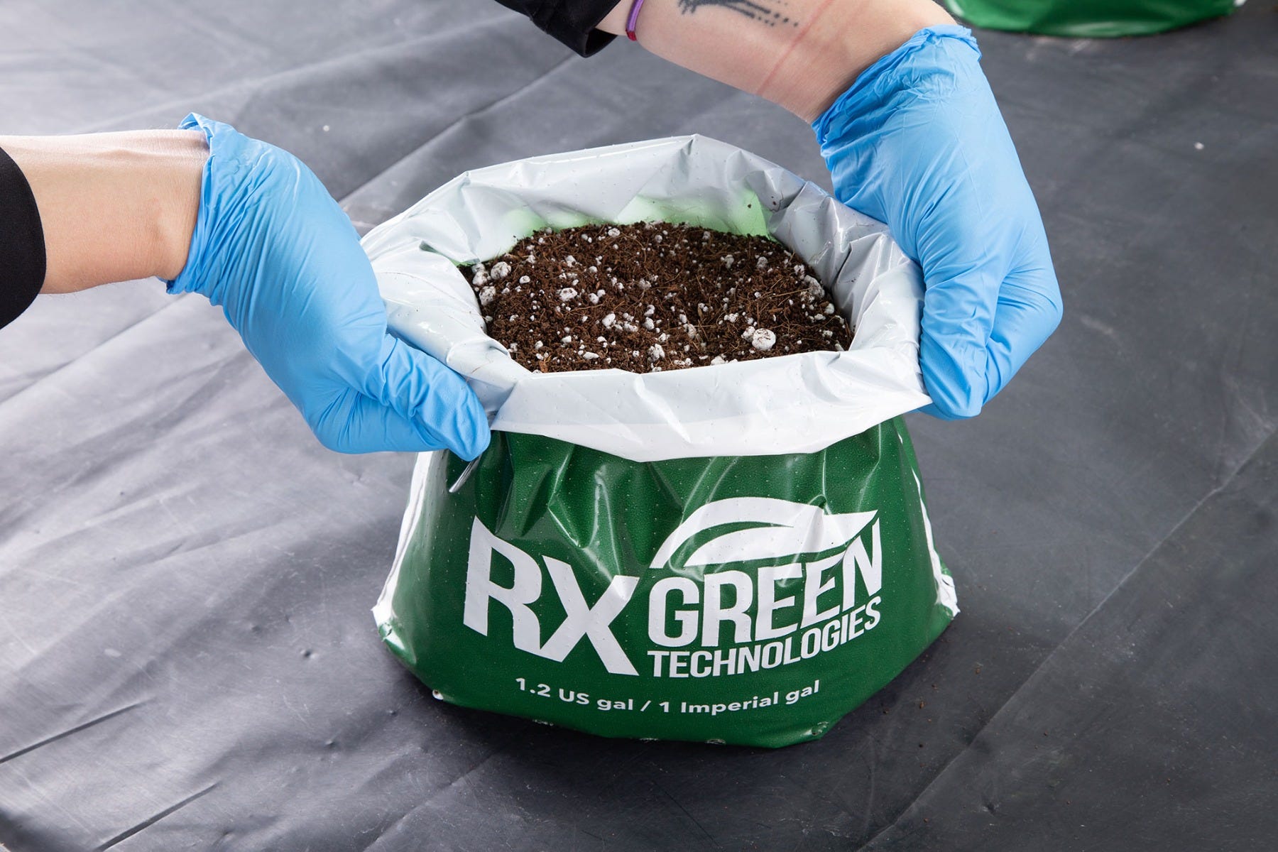 RX Green Coco Perlite 70/30 - RTU 1-gallon bag (full pallet/400 bags) Openned Bag
