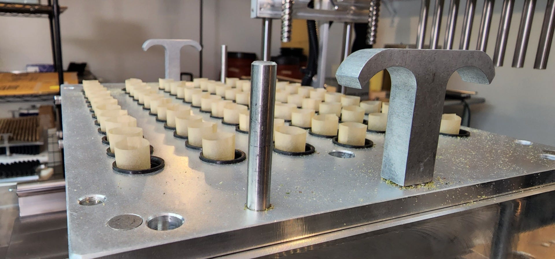STM Atomic Closer 2.0 Automated Pre-Roll Closing Module Cones